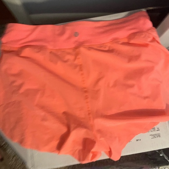 NWT! Lululemon FIND YOUR PACE Shorts 10 - Picture 6 of 10